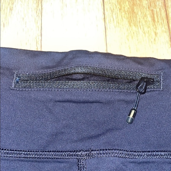 lululemon A athletica Black Leggings with Wide Waistband and Capri Length - Picture 6 of 8